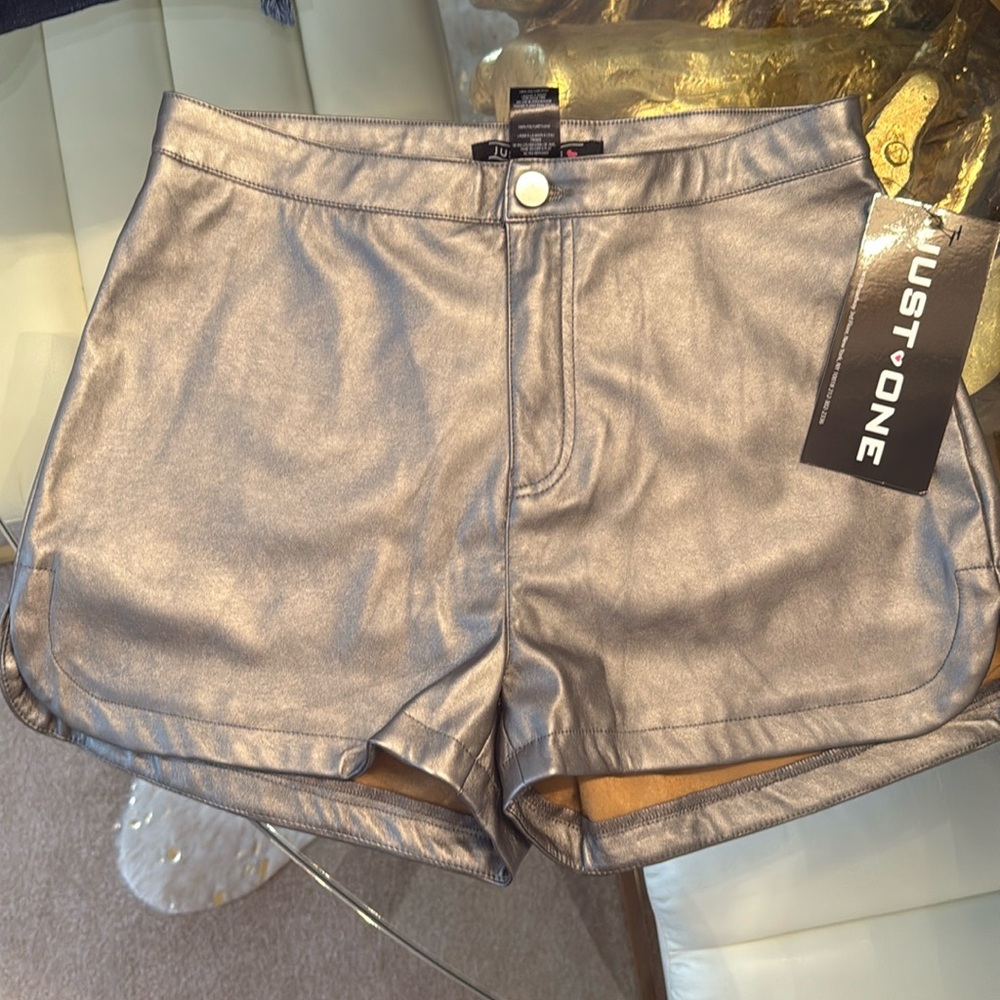 Silver Metallic Faux Leather Shorts Sz L
